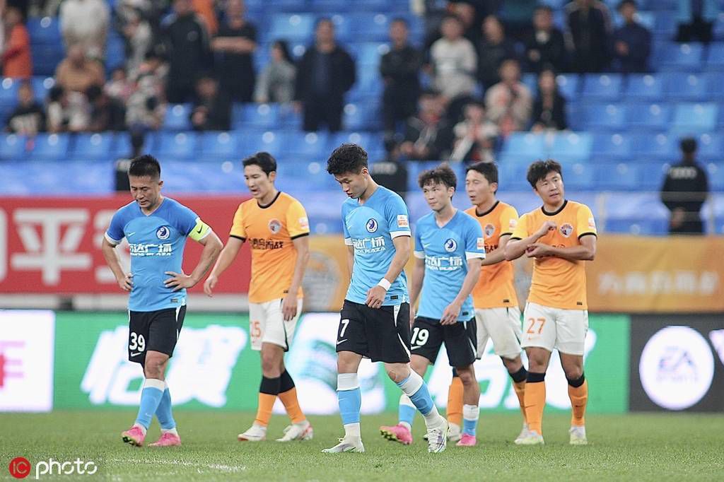 苏知鱼忍不住问：恩公，如果苏家要跟您为敌呢？您会把我也当做您的敌人吗？叶辰摇了摇头，认真道：只要你不做与我为敌的事情，那我自然也不会把你当做我的敌人，我不是跟每一个姓苏的人都有仇，只是当年与我父亲为敌的那些而已。